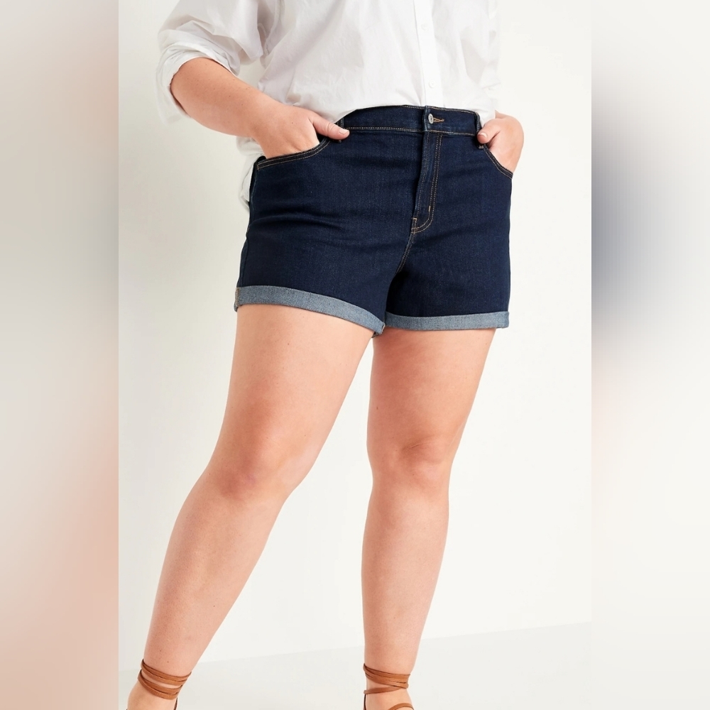 NWT Old Navy Mid-Rise Womens Denim Shorts 18